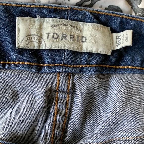 Torrid - Relaxed Boot - Distressed Jeans